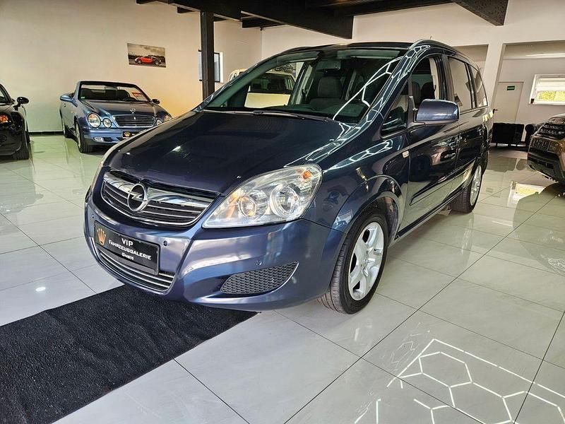 Grau Gebraucht 2010 Opel Zafira Edition Van / Kleinbus | 4.699 € (Etwas zu teuer) - Bild 1/4