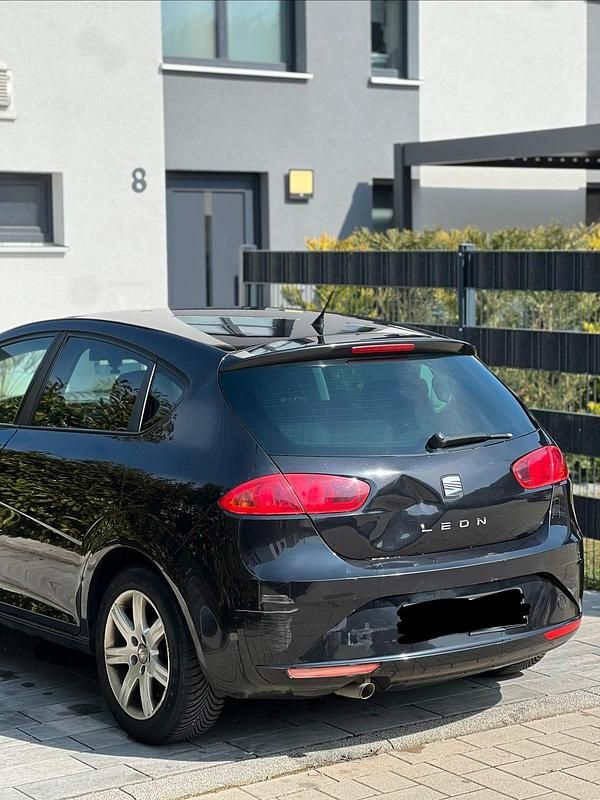 Gebraucht Seat Leon 105 PS (77 kW) 2010 Schwarz Kleinwagen