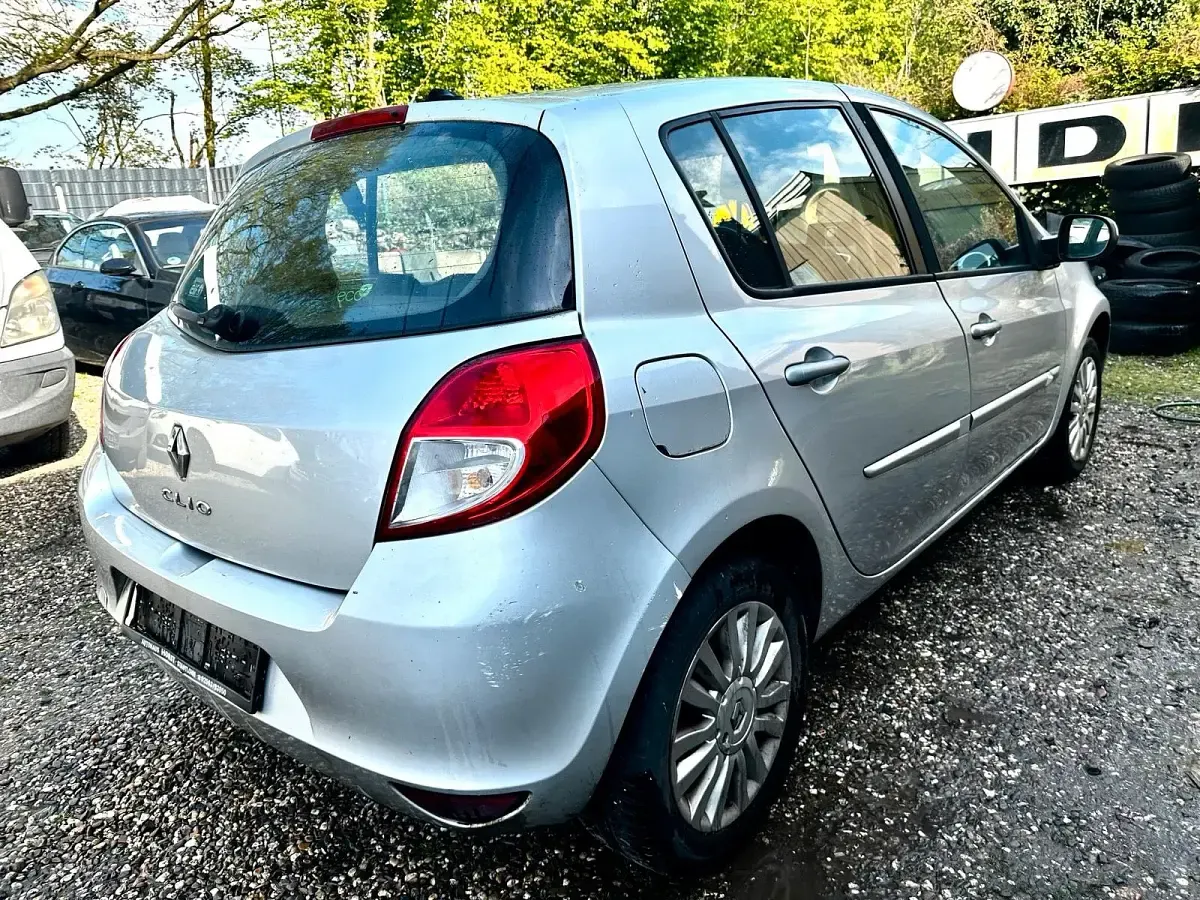 Brugt Renault Clio II 85 HK (62 kW) 2009 Sølv Hatchback