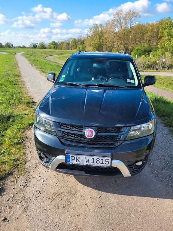 Schwarz Gebraucht 2014 Fiat Freemont Cross SUV | 11.000 € (Teuer) - Bild 1/4