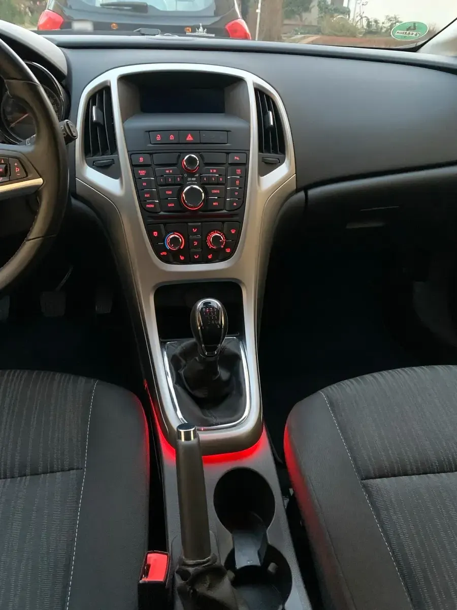 Gebraucht Opel Astra 140 PS (102 kW) 2011 Grau Kombi