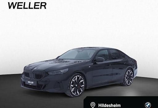 Gebraucht BMW 520 M Sport 208 PS (152 kW) 2025 Black sapphire (schwarz) Limousine