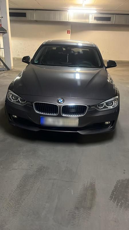 Gebraucht BMW 320 184 PS (135 kW) 2013 Grau Limousine
