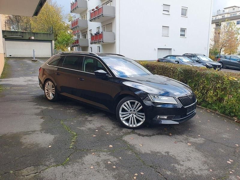 Gebraucht Skoda Superb Style 190 PS (139 kW) 2016 Schwarz Kombi