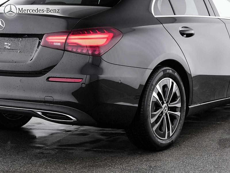 Gebraucht Mercedes A200 Progressive 163 PS (119 kW) 2024 Metalliclack kosmosschwarz Limousine