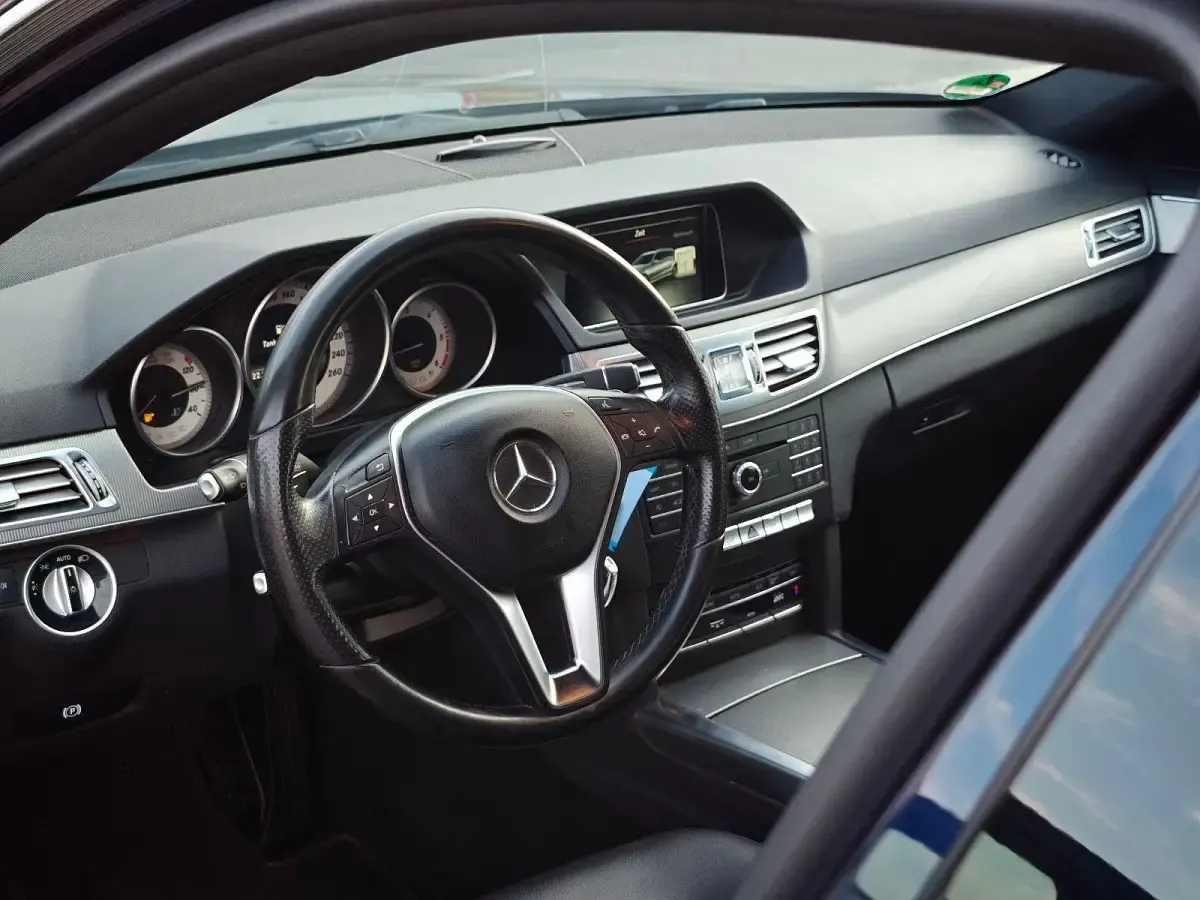 Gebraucht Mercedes E200 Avantgarde 136 PS (100 kW) 2015 Blau Kombi