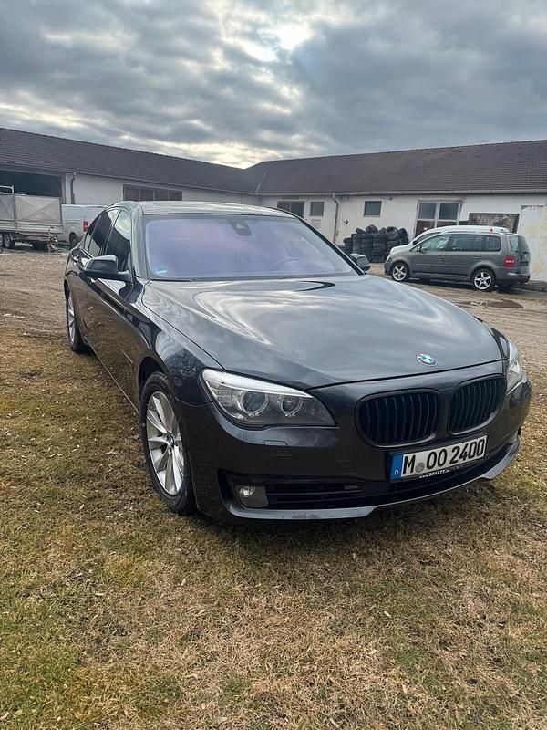 Gebraucht BMW 740 313 PS (230 kW) 2014 Schwarz Limousine