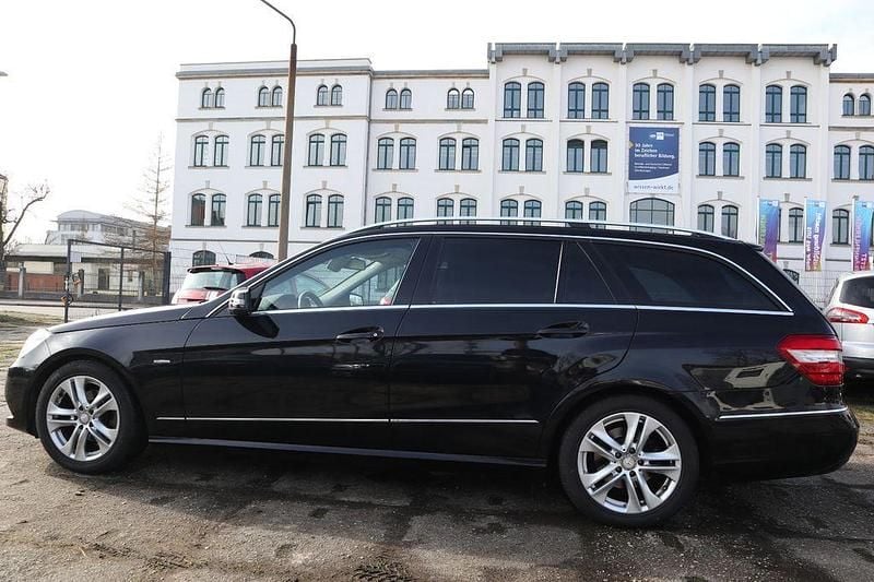 Gebraucht Mercedes E200 136 PS (100 kW) 2010 Schwarz Kombi