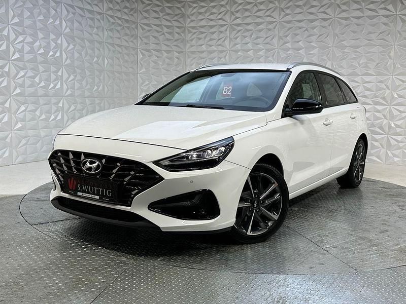 Weiß Gebraucht 2021 Hyundai i30 Edition 30+ Kombi | 15.990 € (Fairer Preis) - Bild 1/4