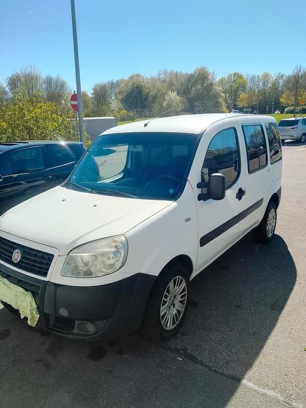 Gebraucht Fiat Doblò 77 PS (56 kW) 2009 Weiß Van / Kleinbus