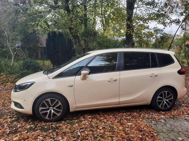 Gebraucht Opel Zafira 131 PS (96 kW) 2019 Hellelfenbein Van / Kleinbus