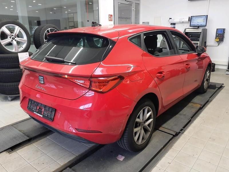 Gebraucht Seat Leon Style 116 PS (85 kW) 2021 Rot Limousine