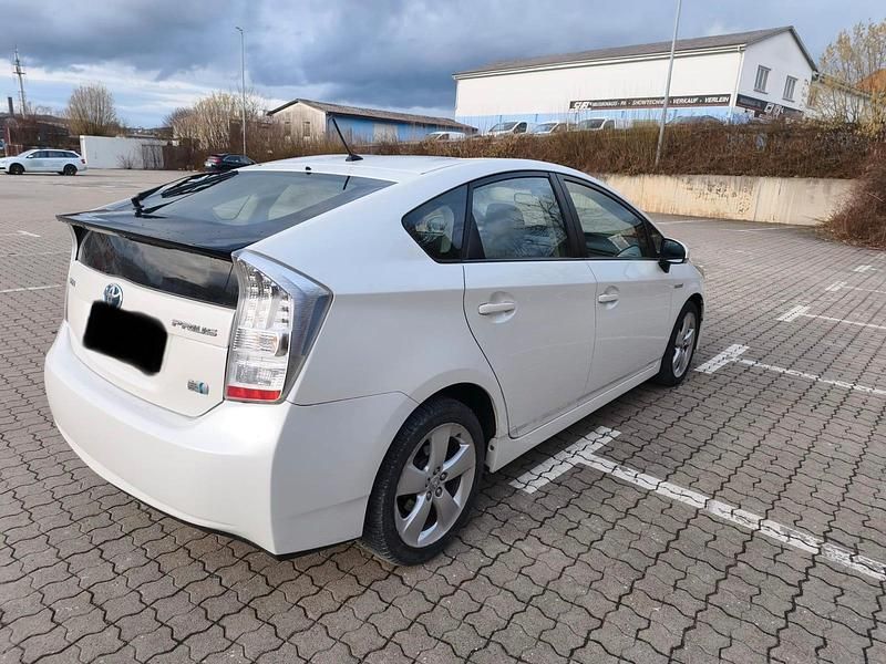 Gebraucht Toyota Prius 136 PS (100 kW) 2010 Weiß Kleinwagen