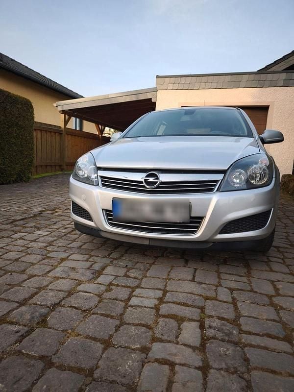 Gebraucht Opel Astra Edition 116 PS (85 kW) 2010 Kombi
