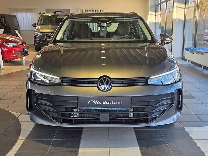 Gebraucht VW Passat 150 PS (110 kW) 2024 Diabasgrau metallic Kombi