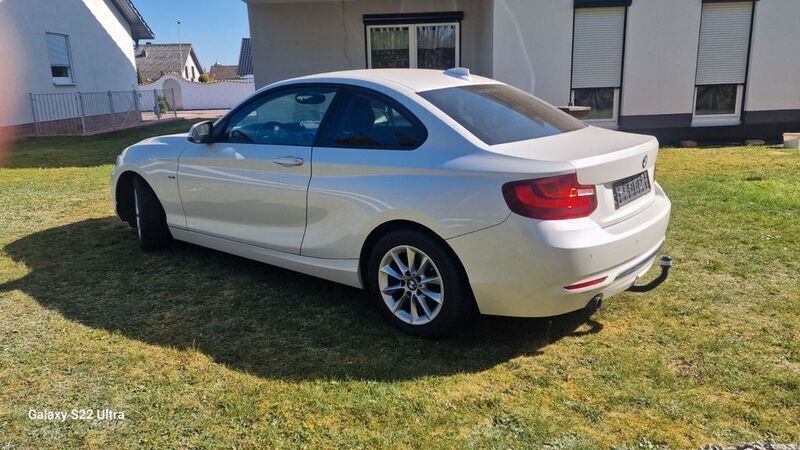 Weiß Gebraucht 2014 BMW 220 Sport Line Coupé | 13.700 € (Guter Preis) - Bild 1/4