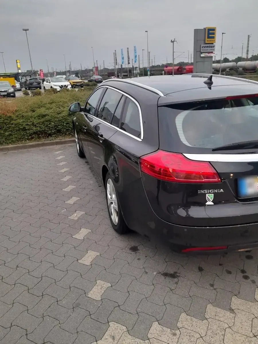 Gebraucht Opel Insignia 163 PS (119 kW) 2010 Schwarz Kombi