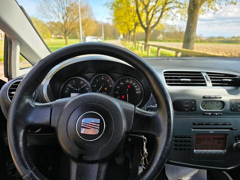Second-hand Seat Leon 105 CP (77 kW) 2008 Negru Hatchback