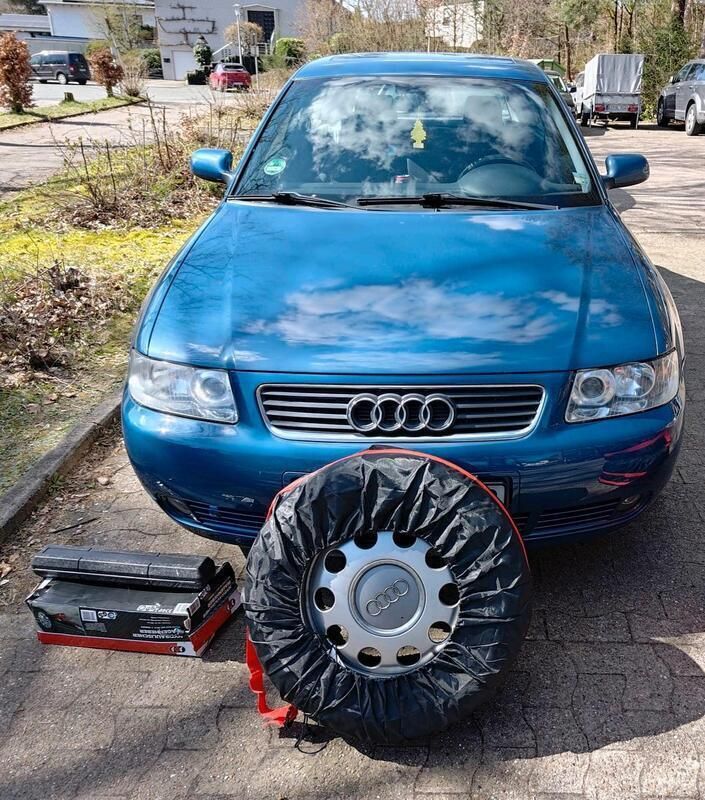 Blau Gebraucht 2000 Audi A3 Ambiente Kleinwagen | 1.300 € - Bild 1/4