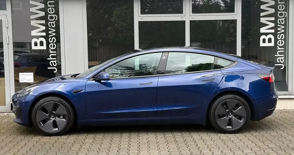Gebraucht Tesla Model 3 Standard Range 208 kW (283 PS) 2022 Deep blue metallic Limousine