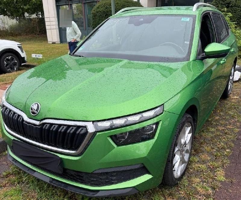 Grün Gebraucht 2021 Skoda Kamiq Style SUV | 15.470 € (Guter Preis) - Bild 1/4