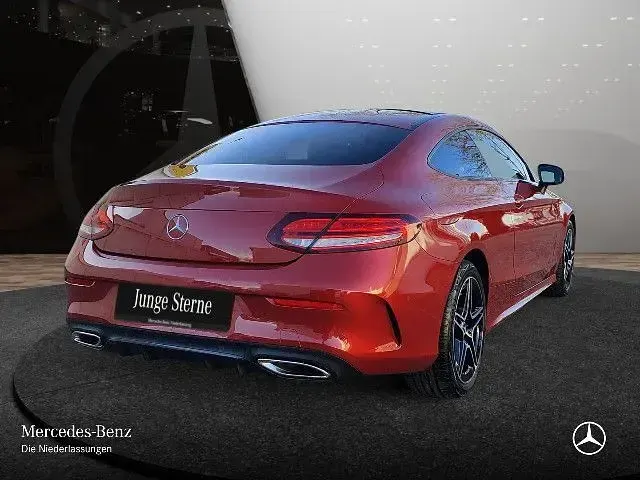 Gebraucht Mercedes C300 AMG 258 PS (189 kW) 2022 Rot Coupé