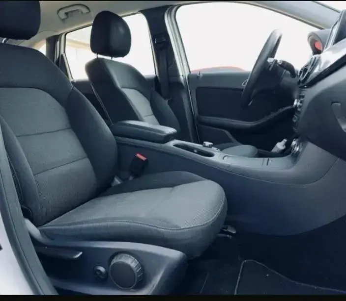 Gebraucht Mercedes B180 109 PS (80 kW) 2012 Weiß Kleinwagen