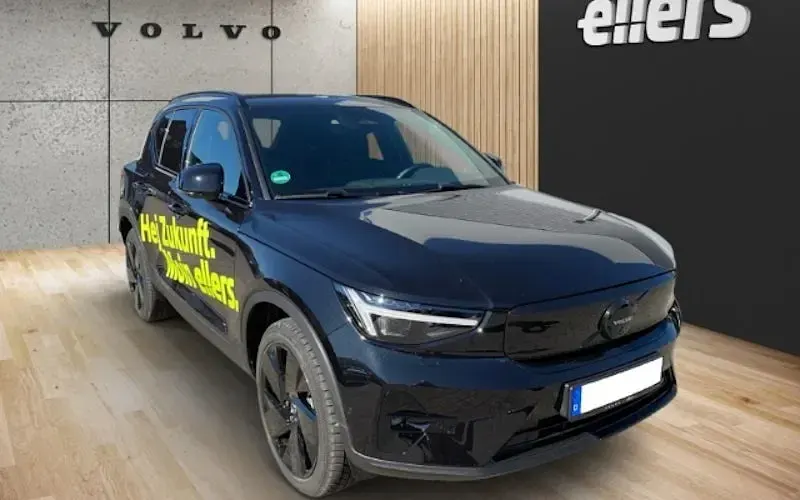 Używany Volvo EX40 Plus 185 kW (252 KM) 2025 Czarny SUV