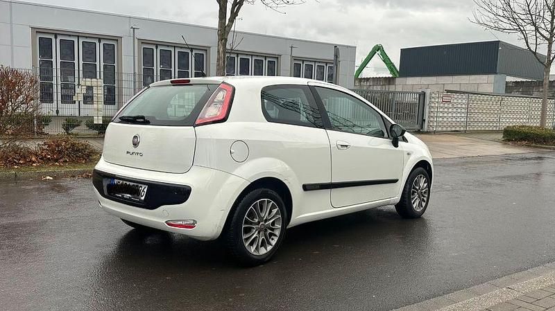 Gebraucht Fiat Punto Evo 69 PS (50 kW) 2011 Weiß Kleinwagen
