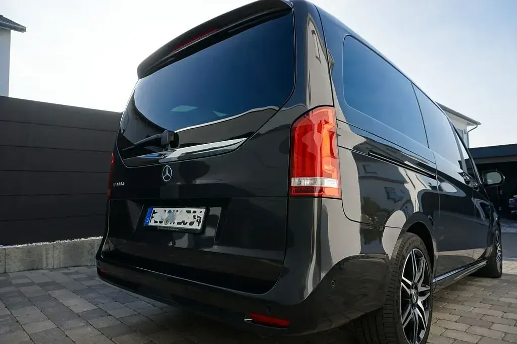 Gebraucht Mercedes V300 AMG 237 PS (174 kW) 2023 Grau Van / Kleinbus