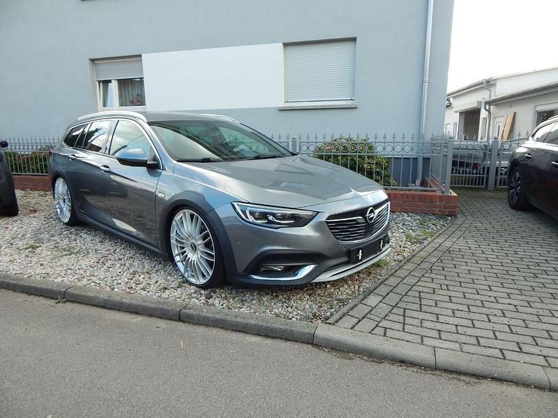 Gebraucht Opel Insignia Country Tourer Exklusiv 209 PS (153 kW) 2018 Grau Kombi