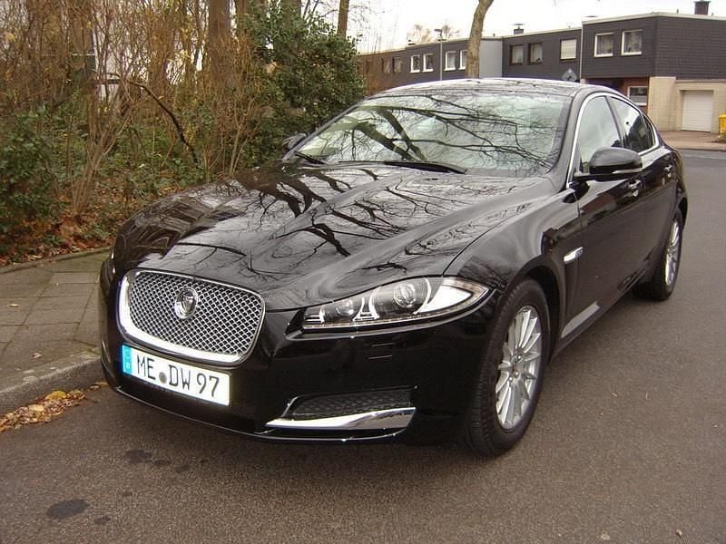 Schwarz Gebraucht 2011 Jaguar XF Limousine | 3.900 € - Bild 1/4
