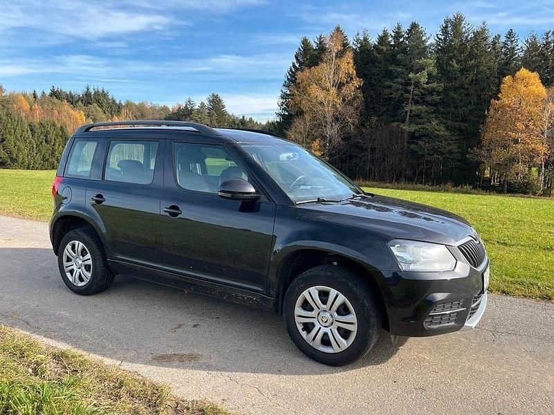 Schwarz Gebraucht 2015 Skoda Yeti Active SUV | 7.999 € (Superpreis) - Bild 1/4