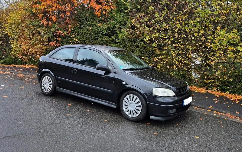 Schwarz Gebraucht 2002 Opel Astra Coupé | 1.250 € (Fairer Preis) - Bild 1/4