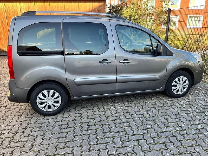 Gebraucht Peugeot Partner Tepee Family 120 PS (88 kW) 2012 Braun Van / Kleinbus