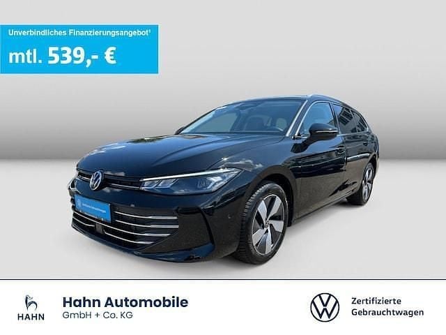Grenadillschwarz metallic Gebraucht 2024 VW Passat Business Kombi | 33.430 € - Bild 1/3