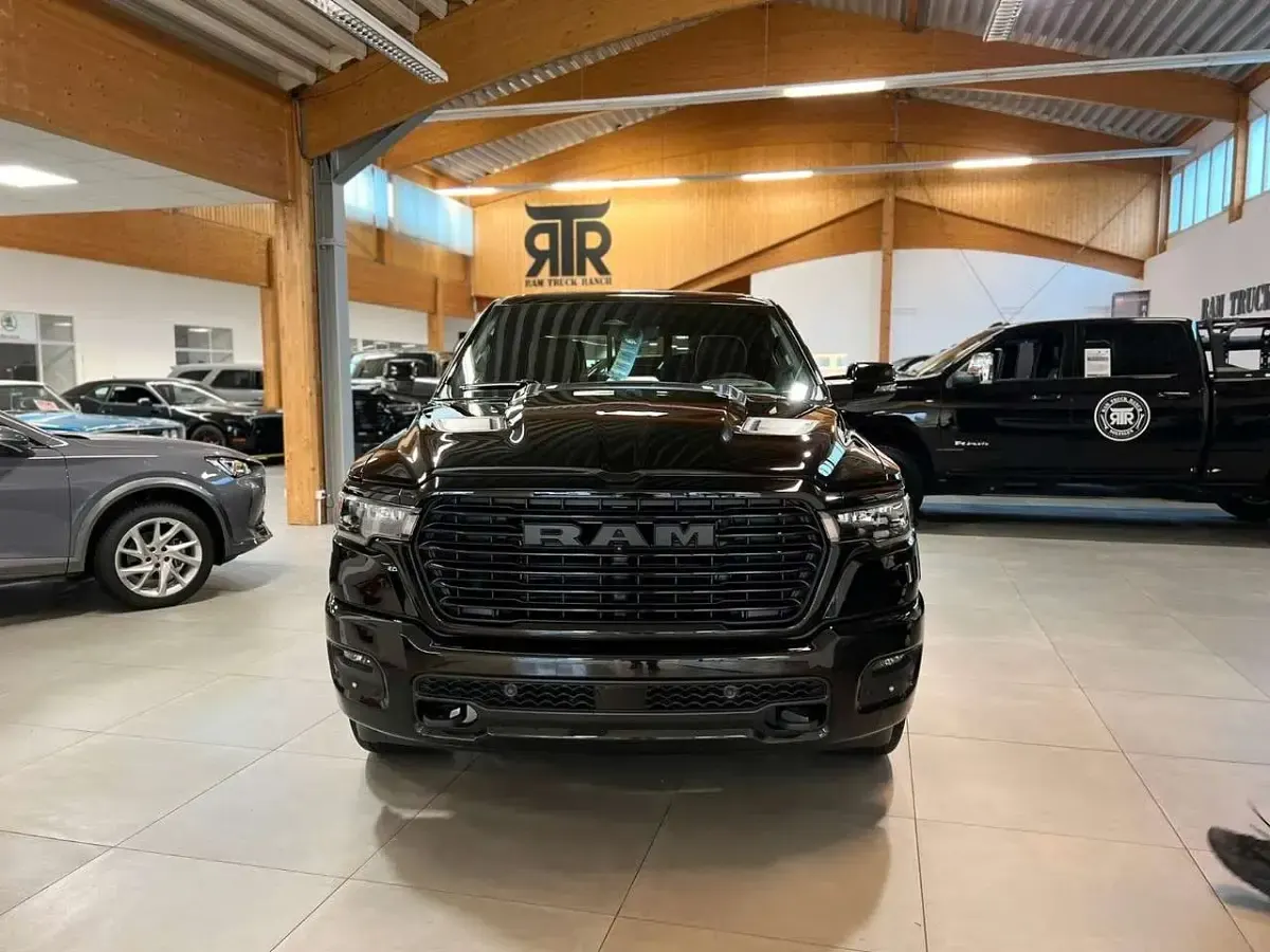 Gebraucht Dodge Ram 424 PS (311 kW) 2024 Schwarz Pickup