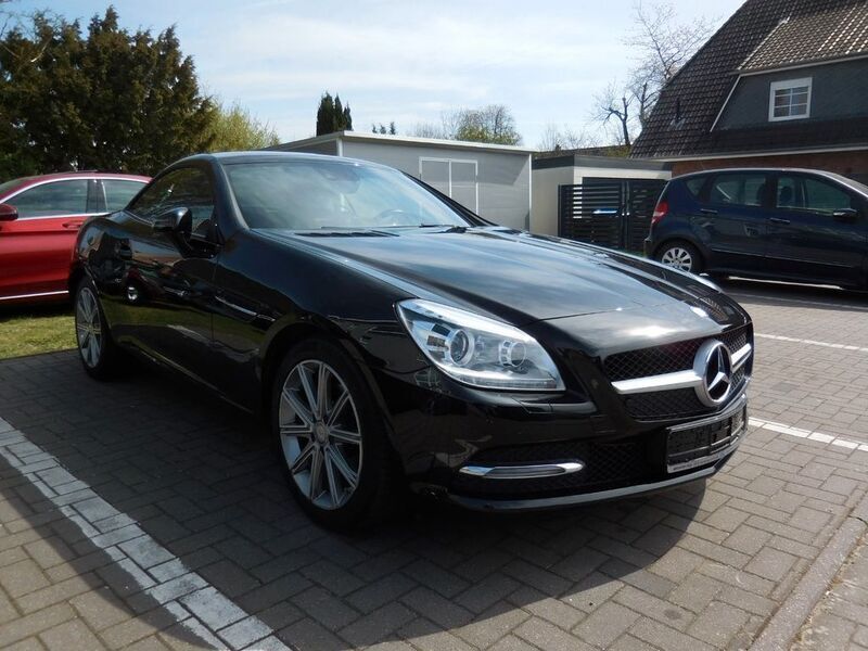 Schwarz Gebraucht 2015 Mercedes SLK200 Cabrio | 18.490 € (Guter Preis) - Bild 1/4