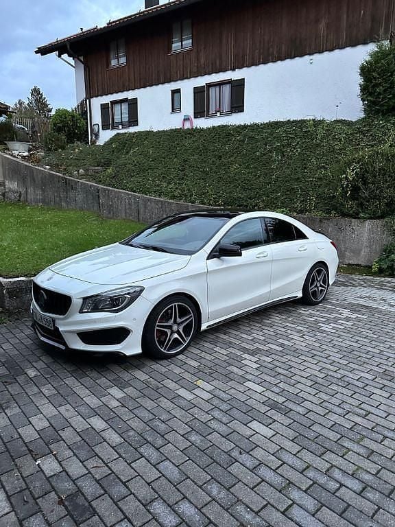 Gebraucht Mercedes CLA220 AMG line 177 PS (130 kW) 2015 Weiß Limousine