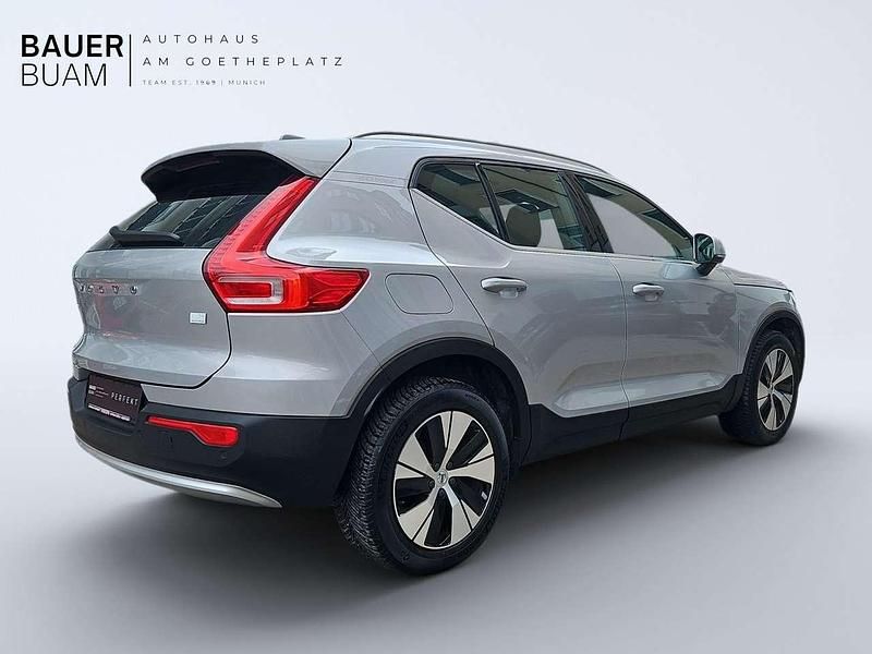 Gebraucht Volvo XC40 Plus 155 PS (114 kW) 2022 Silver dawn / metallic SUV