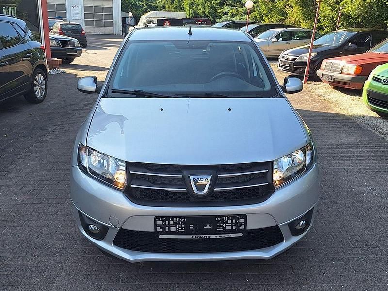 Grau Gebraucht 2016 Dacia Sandero Lauréate Kleinwagen | 6.490 € (Fairer Preis) - Bild 1/4