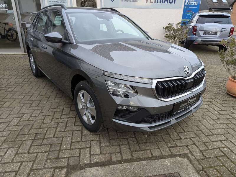 Graphitegrau Neu 2025 Skoda Kamiq Selection SUV | 23.480 € (Guter Preis) - Bild 1/4
