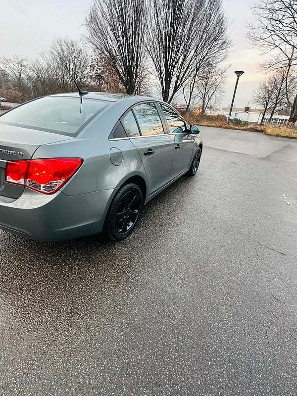 Gebraucht Chevrolet Cruze 160 PS (117 kW) 2012 Grau Limousine