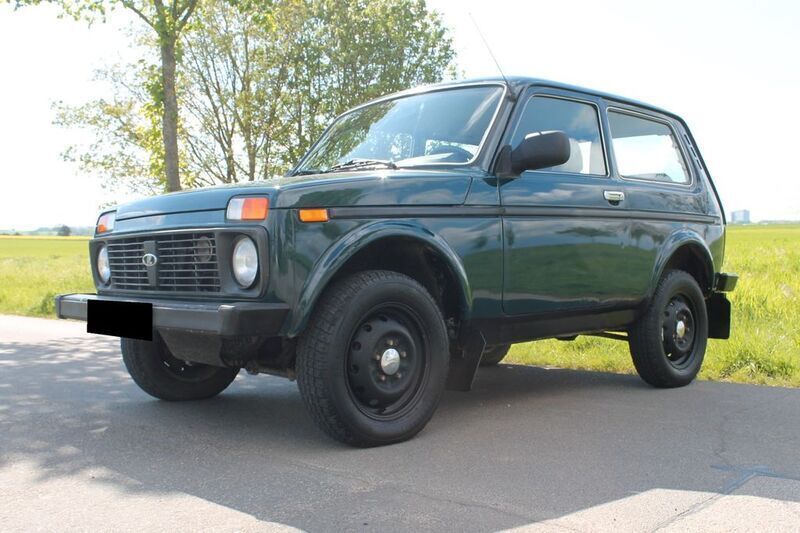 Grün Gebraucht 2010 Lada niva SUV | 7.900 € - Bild 1/4