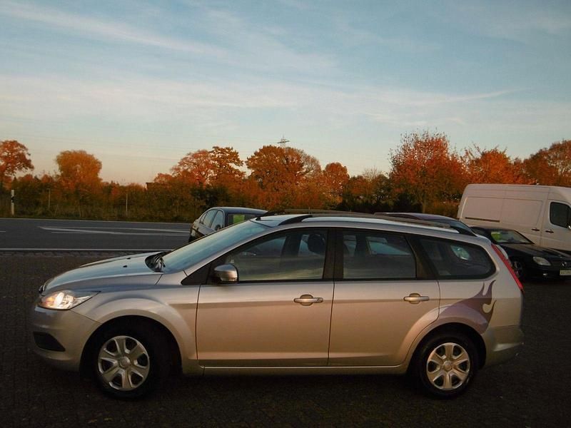 Gebraucht Ford Focus Style 101 PS (74 kW) 2008 Silber Kombi