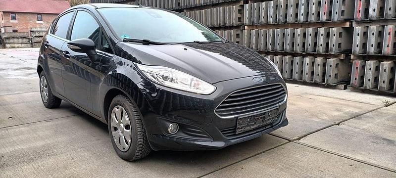 Schwarz Gebraucht 2013 Ford Fiesta Titanium Limousine | 2.900 € (Guter Preis) - Bild 1/4