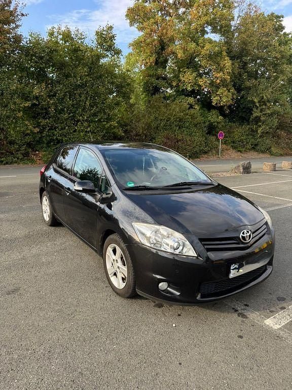 Schwarz Gebraucht 2011 Toyota Auris Edition Limousine | 7.499 € (Teuer) - Bild 1/4