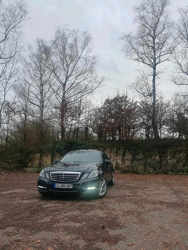 Gebraucht Mercedes E500 387 PS (284 kW) 2010 Schwarz Limousine