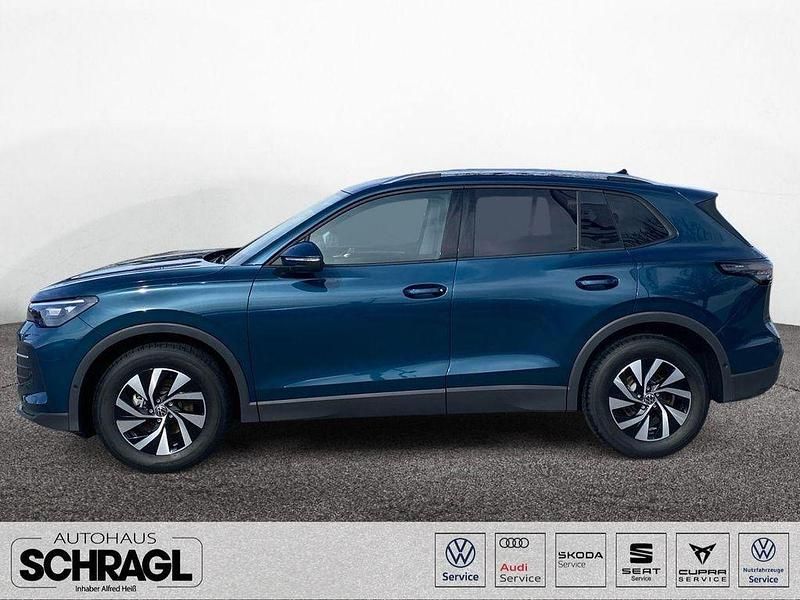 Neu VW Tiguan Life 150 PS (110 kW) 2025 Cipressinogrün metallic SUV