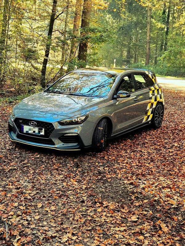 Grau Gebraucht 2019 Hyundai i30 N Performance Limousine | 23.999 € - Bild 1/4
